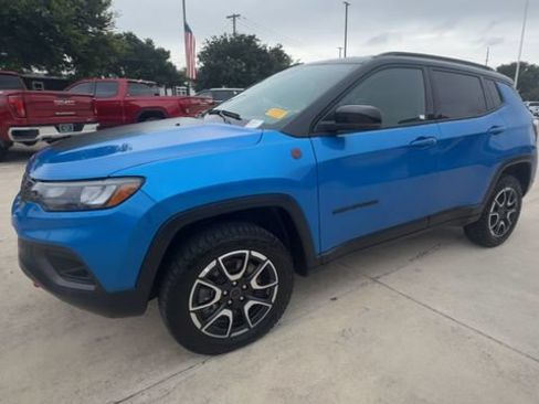 Used 2025 Jeep Compass Trailhawk AWD/4WD image 4