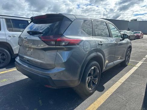 Used 2025 Nissan Rogue SV AWD/4WD image 10