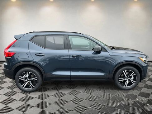New 2026 Volvo XC40 B4 Core w/ Climate Package image 2