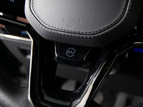 Used 2024 Land Rover Range Rover Sport image 18