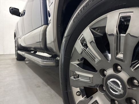 Used 2018 Nissan Titan Platinum Reserve AWD/4WD image 15