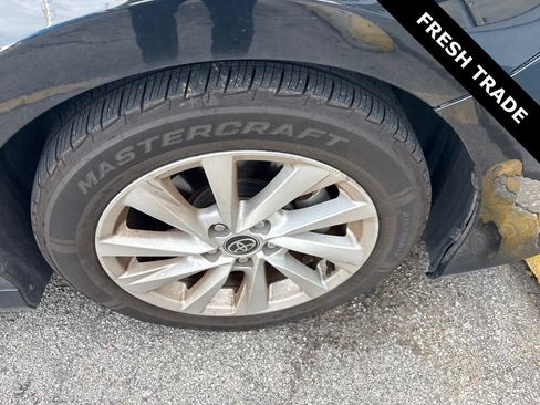 Used 2022 Toyota Camry LE FWD image 10