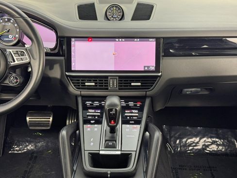 Used 2021 Porsche Cayenne Turbo S AWD/4WD image 24