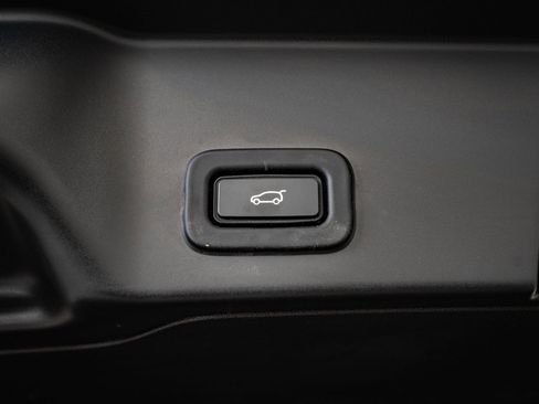 Used 2020 Land Rover Range Rover Evoque R-Dynamic HSE image 21