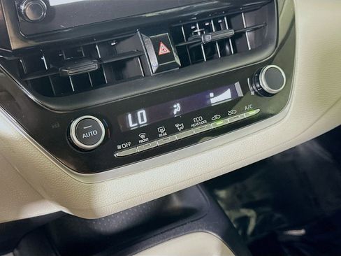Used 2025 Toyota Corolla LE image 26