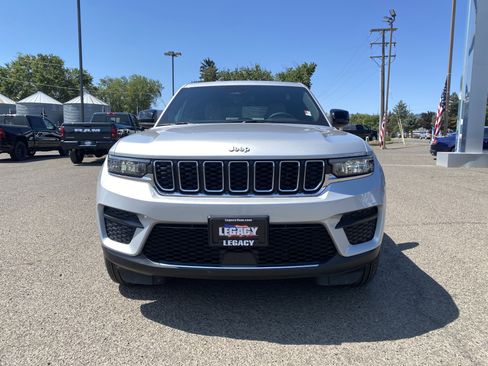 Used 2025 Jeep Grand Cherokee Laredo X w/ Trailer Tow Package image 14