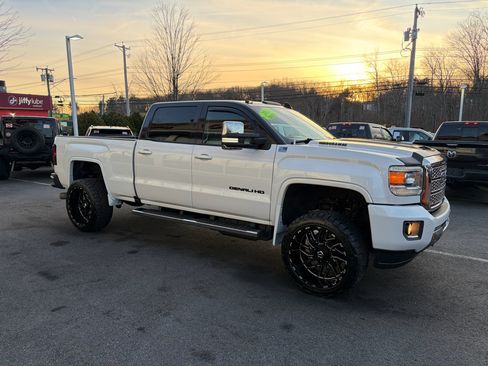 Used 2018 GMC Sierra 3500 Denali w/ Duramax Plus Package image 5