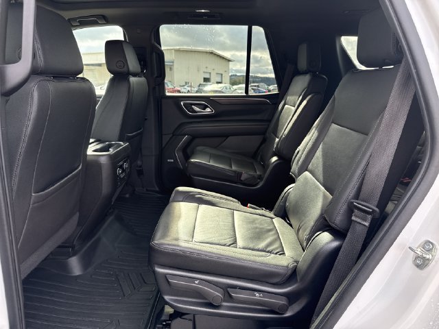 Used 2022 Chevrolet Tahoe Z71 w/ Luxury Package AWD/4WD image 16