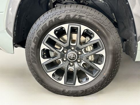 Used 2024 Toyota Tundra Limited AWD/4WD image 11