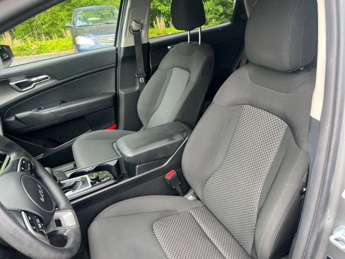 Used 2025 Kia Sportage LX FWD image 22