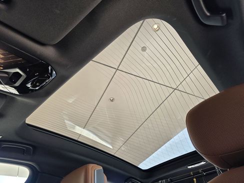 Used 2023 BMW 740i image 20