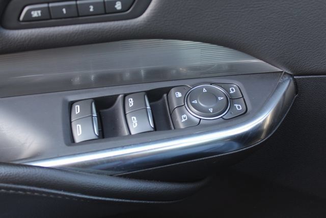Used 2025 Cadillac XT4 Premium Luxury FWD image 37