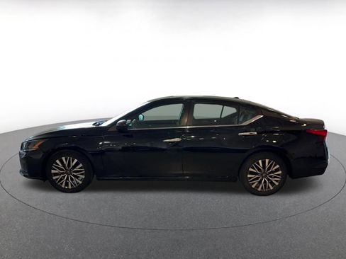 Used 2025 Nissan Altima 2.5 SV image 9