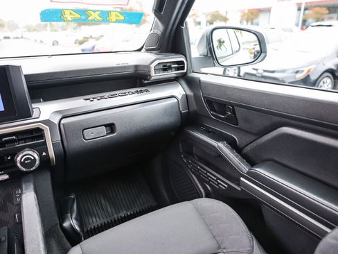 Certified 2024 Toyota Tacoma SR5 AWD/4WD image 6