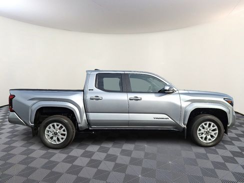 Used 2025 Toyota Tacoma SR5 image 7