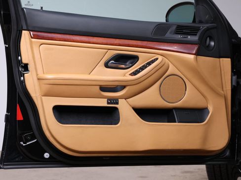 Used 2003 BMW M5 image 92