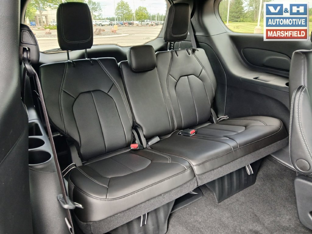 New 2027 Chrysler Pacifica Select FWD image 32