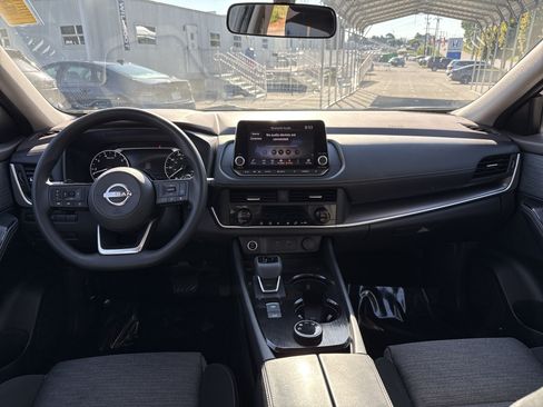 Used 2023 Nissan Rogue SV AWD/4WD image 28