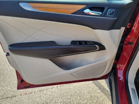 Used 2018 Lincoln MKC Select w/ Select Plus Package FWD image 20