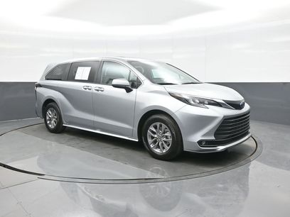 Used 2025 Toyota Sienna XLE