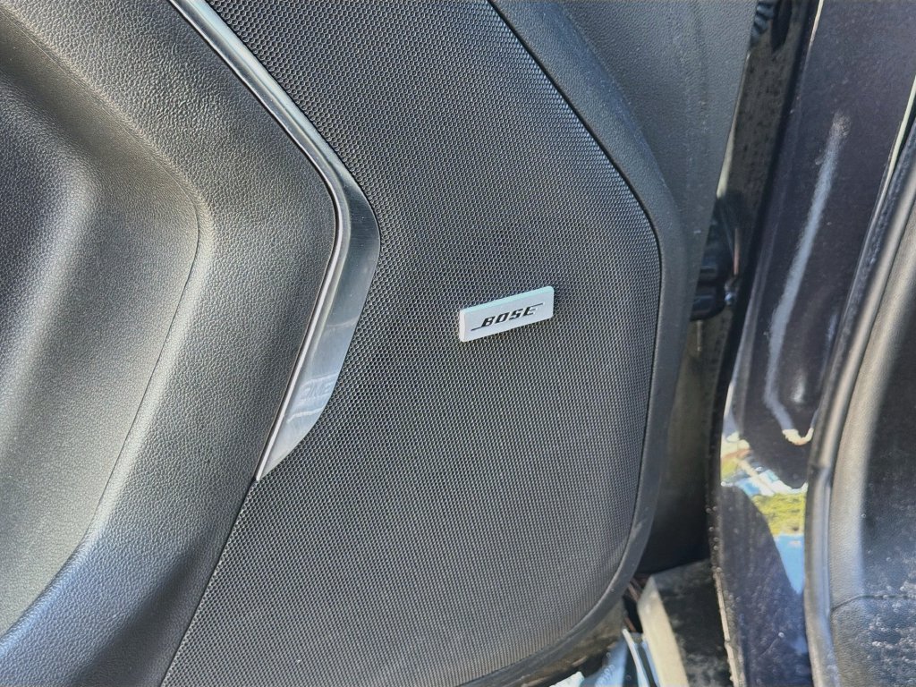 Used 2024 GMC Yukon SLT w/ SLT Luxury Package RWD image 19