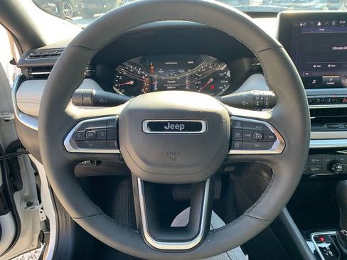 Used 2025 Jeep Compass Limited AWD/4WD image 19