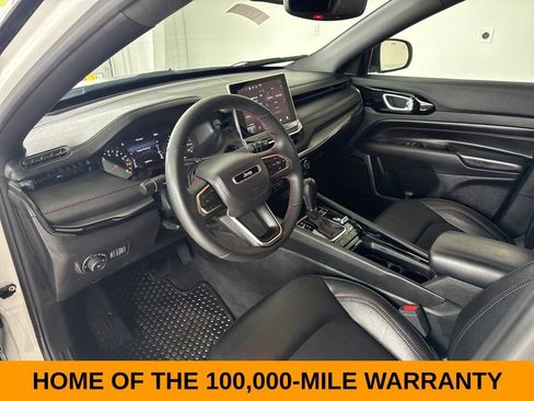 Used 2025 Jeep Compass Trailhawk AWD/4WD image 7