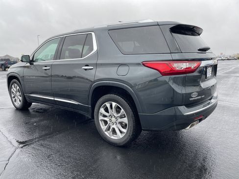 Used 2021 Chevrolet Traverse Premier image 3