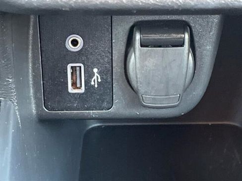 Used 2022 Nissan Versa SV image 22