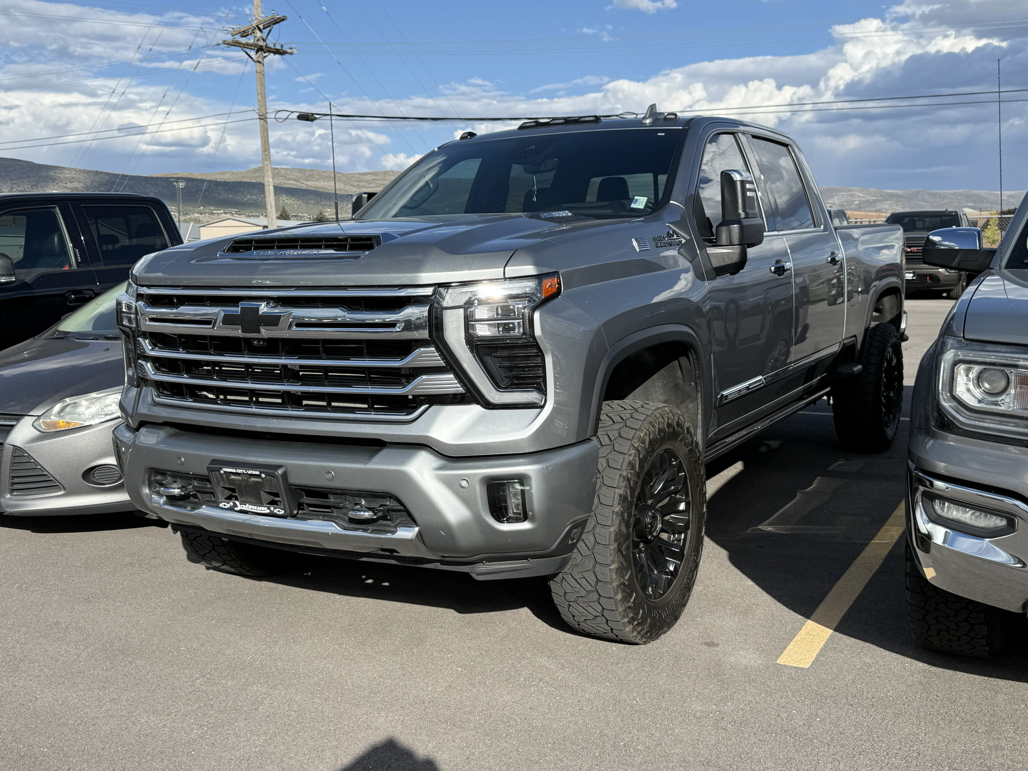Used 2024 Chevrolet Silverado 3500 High Country w/ High Country Premium Package AWD/4WD image 1