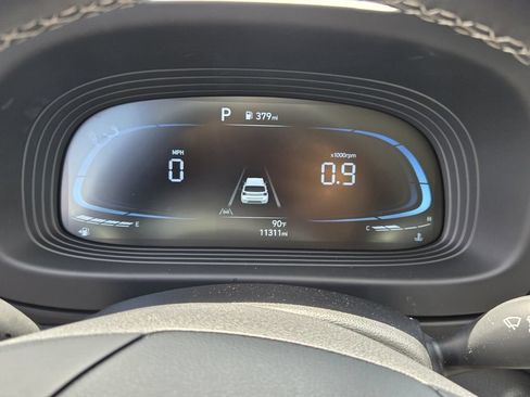 Certified 2025 Hyundai Venue Limited FWD image 23