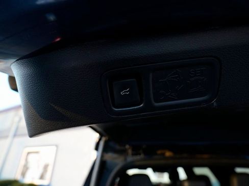 Used 2019 Lincoln Navigator Select image 17