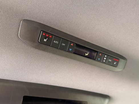 Used 2022 Toyota Sienna Platinum image 22