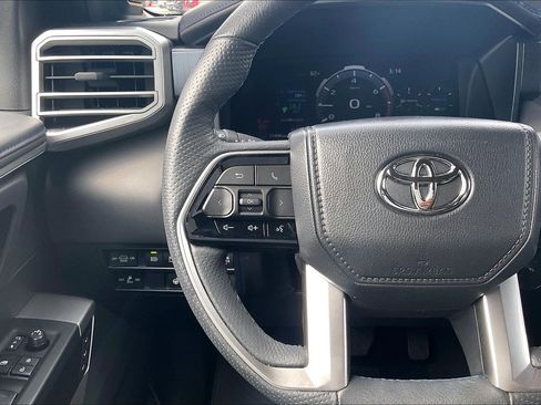 Used 2025 Toyota Sequoia Platinum AWD/4WD image 17