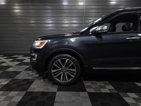 Used 2017 Ford Explorer Platinum image 44