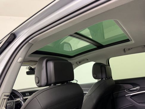 Used 2021 Audi e-tron Premium w/ Convenience Plus Package image 16