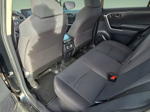 Used 2021 Toyota RAV4 LE image 14