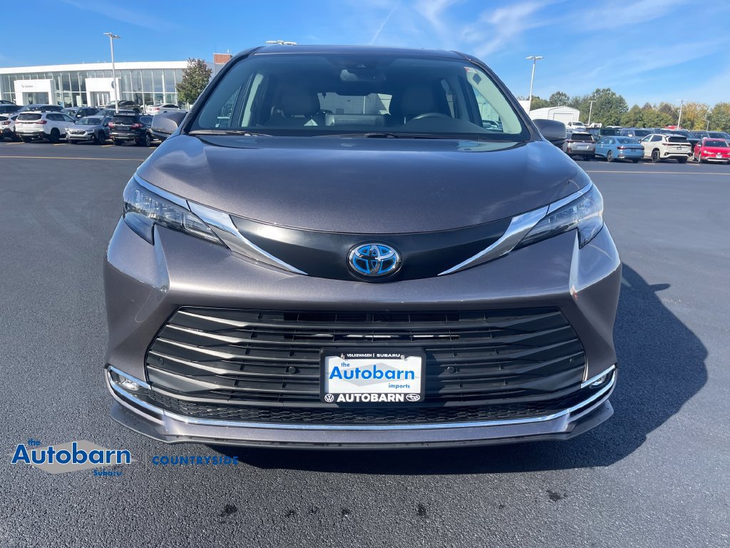 Used 2024 Toyota Sienna XLE AWD/4WD image 8