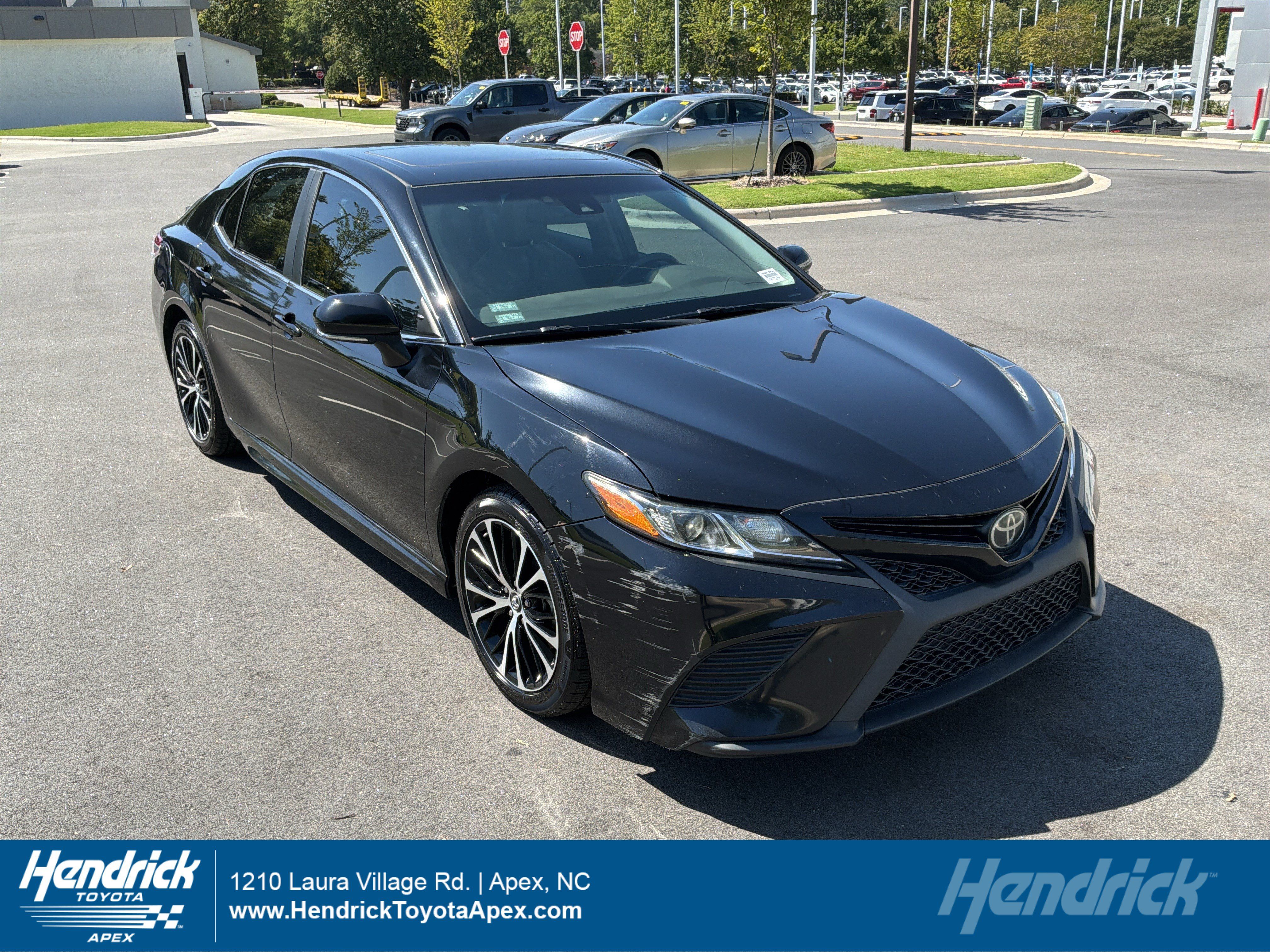 Used 2018 Toyota Camry SE w/ Moonroof Package FWD image 1