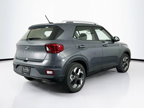 Used 2025 Hyundai Venue SEL image 9