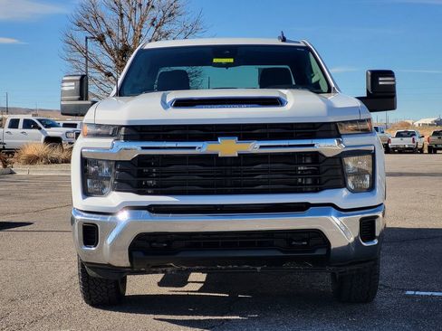 Used 2024 Chevrolet Silverado 2500 LT image 3