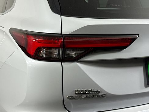 Used 2024 Mitsubishi Outlander SE image 36