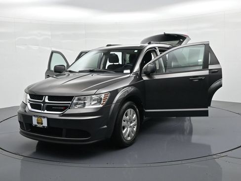 Used 2020 Dodge Journey SE FWD image 24