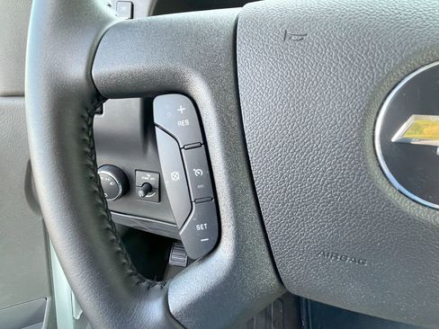 Used 2022 Chevrolet Express 3500 CUTWAY w/ Power Convenience Package image 24