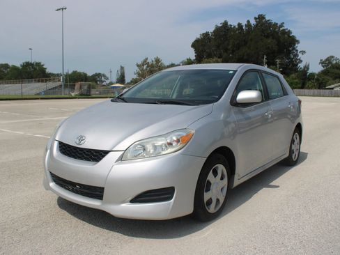 Used 2009 Toyota Matrix FWD image 1