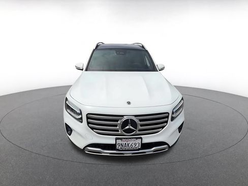 Used 2025 Mercedes-Benz GLB 250 4MATIC image 4