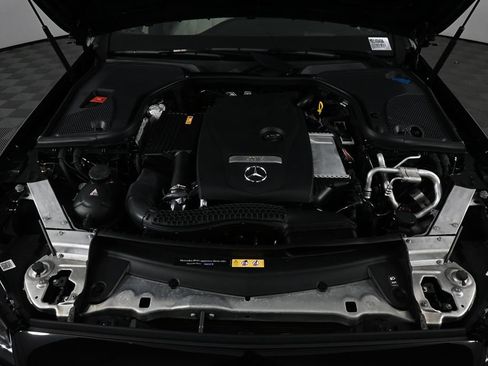 Used 2017 Mercedes-Benz E 300 4MATIC image 32