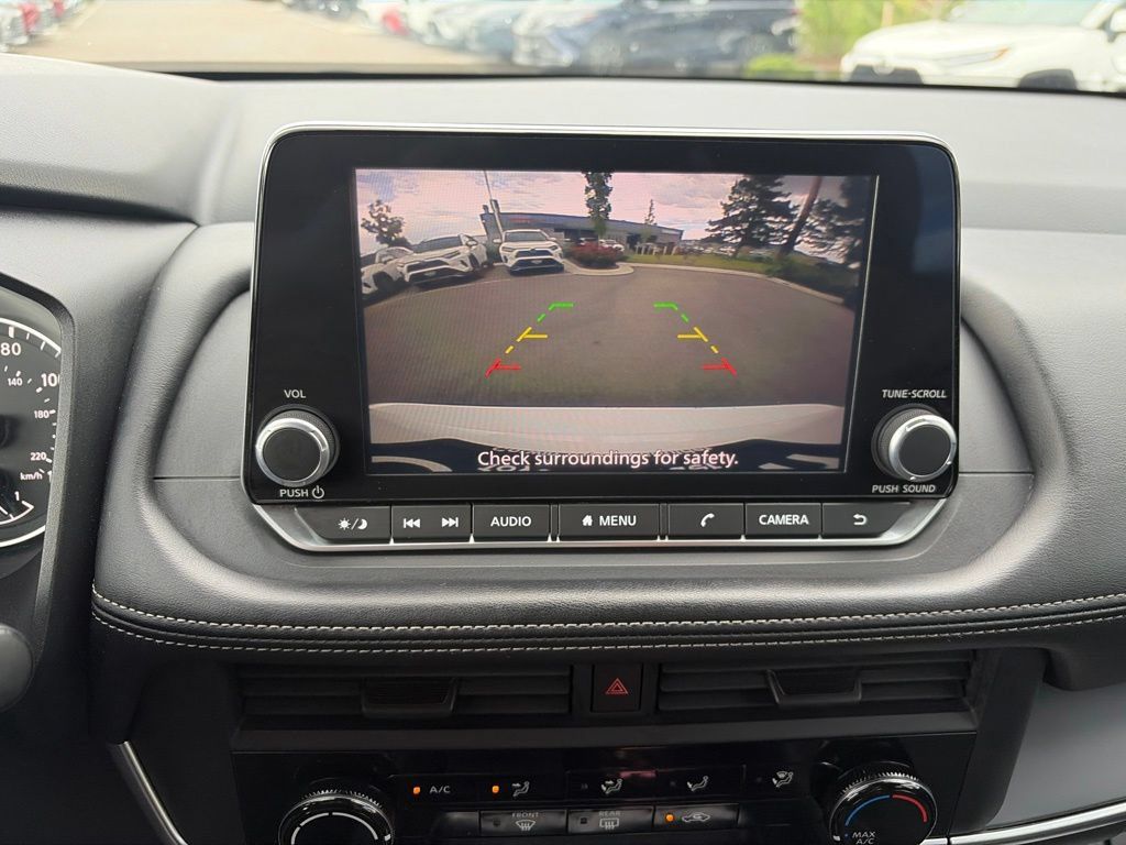 Used 2024 Nissan Rogue S AWD/4WD image 29