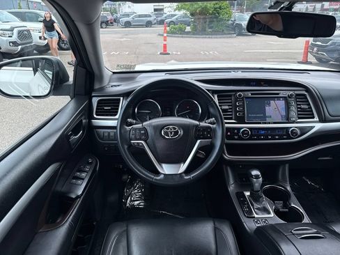 Used 2016 Toyota Highlander XLE AWD/4WD image 14