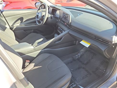 Used 2025 Hyundai Elantra Sport image 16